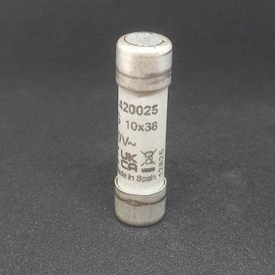 Cilindrinis saugiklis gG 10x38 25A 500VAC 420025